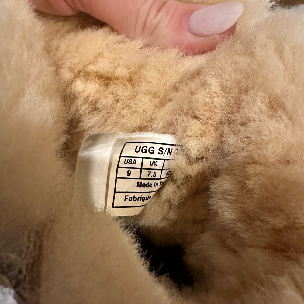 Ugg - Bailey Button - image 5